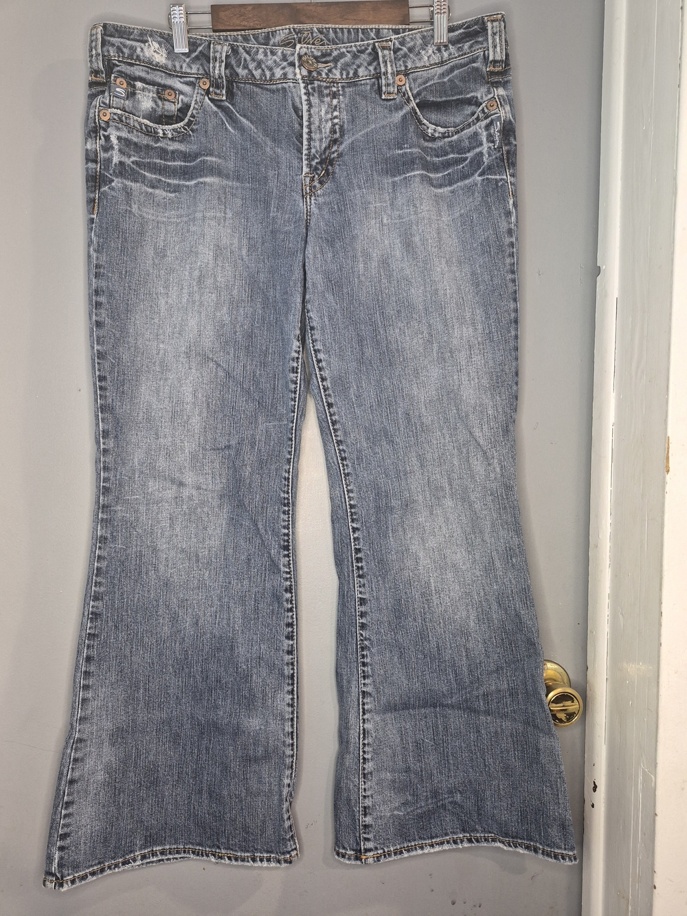 Silver Jeans Light Wash Flared Jeans